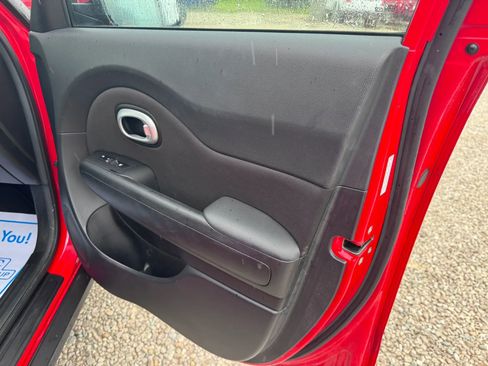 Used 2016 Kia Soul + FWD image 28