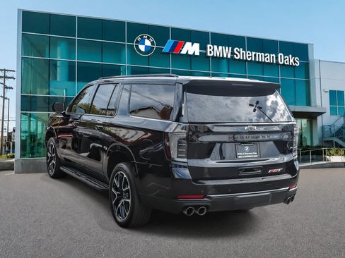 Used 2025 Chevrolet Suburban RST w/ Comfort Package RWD image 6