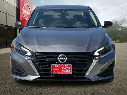 Used 2025 Nissan Altima 2.5 SV FWD image 11