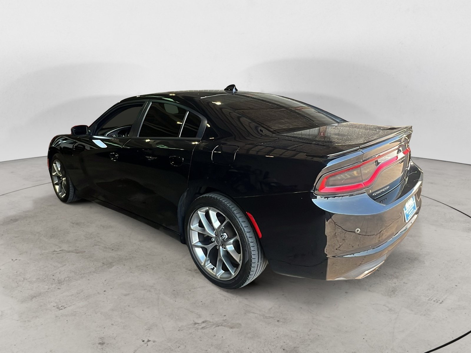 Used 2020 Dodge Charger SXT w/ Plus Group RWD image 4