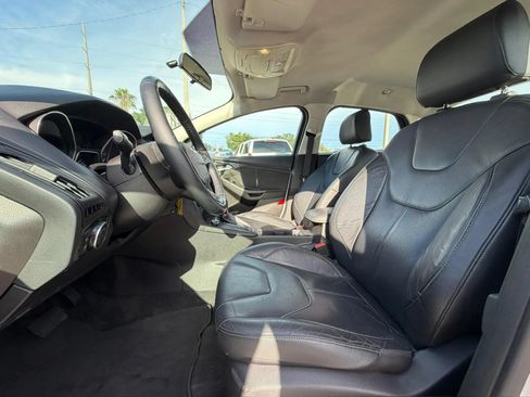 Used 2016 Ford Focus SE w/ Equipment Group 201A FWD image 9