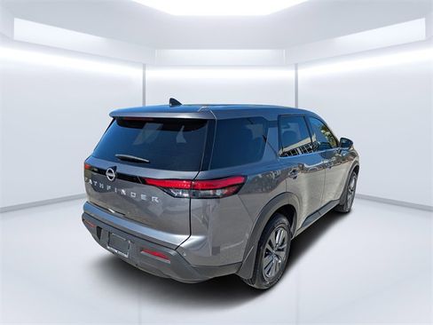 Used 2024 Nissan Pathfinder S image 3