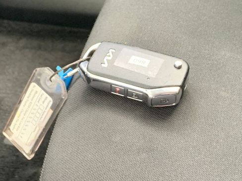 Used 2025 Kia Sportage LX image 20