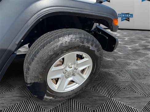 Certified 2022 Jeep Gladiator Sport image 15