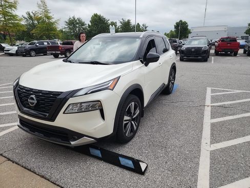 Used 2022 Nissan Rogue Platinum w/ Head-Up Display Package FWD image 1