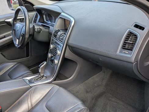 Used 2017 Volvo XC60 T5 Dynamic w/ Preferred Option Package FWD image 21