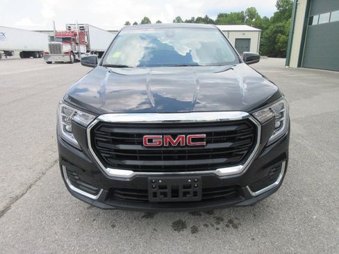Used 2024 GMC Terrain SLE AWD/4WD image 17