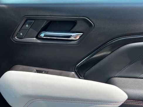 Used 2023 GMC Canyon AT4X image 18