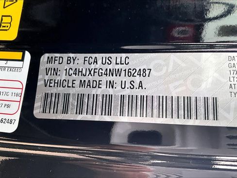 Used 2022 Jeep Wrangler Unlimited Rubicon w/ Cold Weather Group AWD/4WD image 33