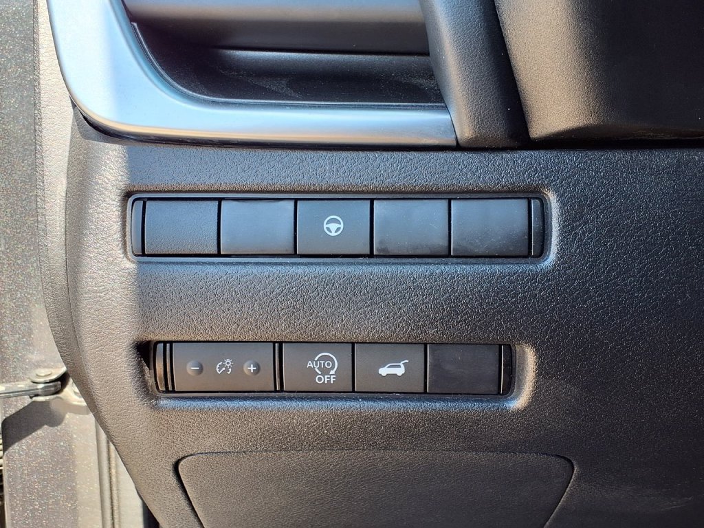 Certified 2025 Nissan Rogue SV FWD image 24