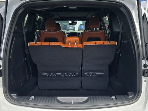 New 2026 Chrysler Pacifica Pinnacle image 29