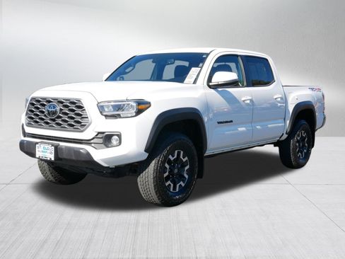 Used 2023 Toyota Tacoma SR image 3