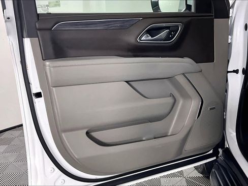 Used 2023 GMC Yukon XL SLT w/ SLT Premium Package image 20