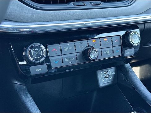 Used 2024 Jeep Compass Limited image 15