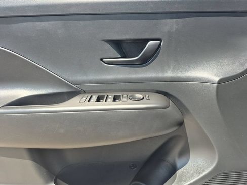Used 2025 Hyundai Kona SE AWD/4WD image 7