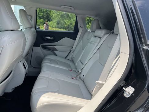 Used 2019 Jeep Cherokee Limited AWD/4WD image 25