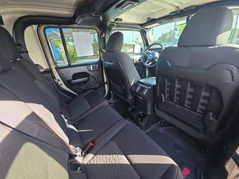 Used 2022 Jeep Gladiator Mojave w/ Cold Weather Group AWD/4WD image 16
