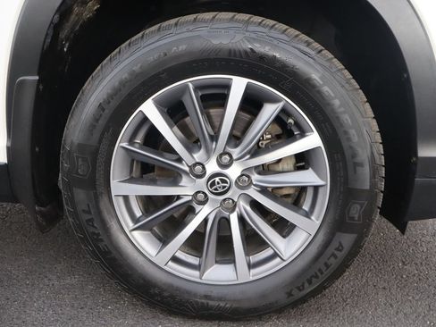 Used 2019 Toyota Highlander XLE AWD/4WD image 48