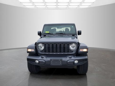 Used 2025 Jeep Gladiator Sport AWD/4WD image 2