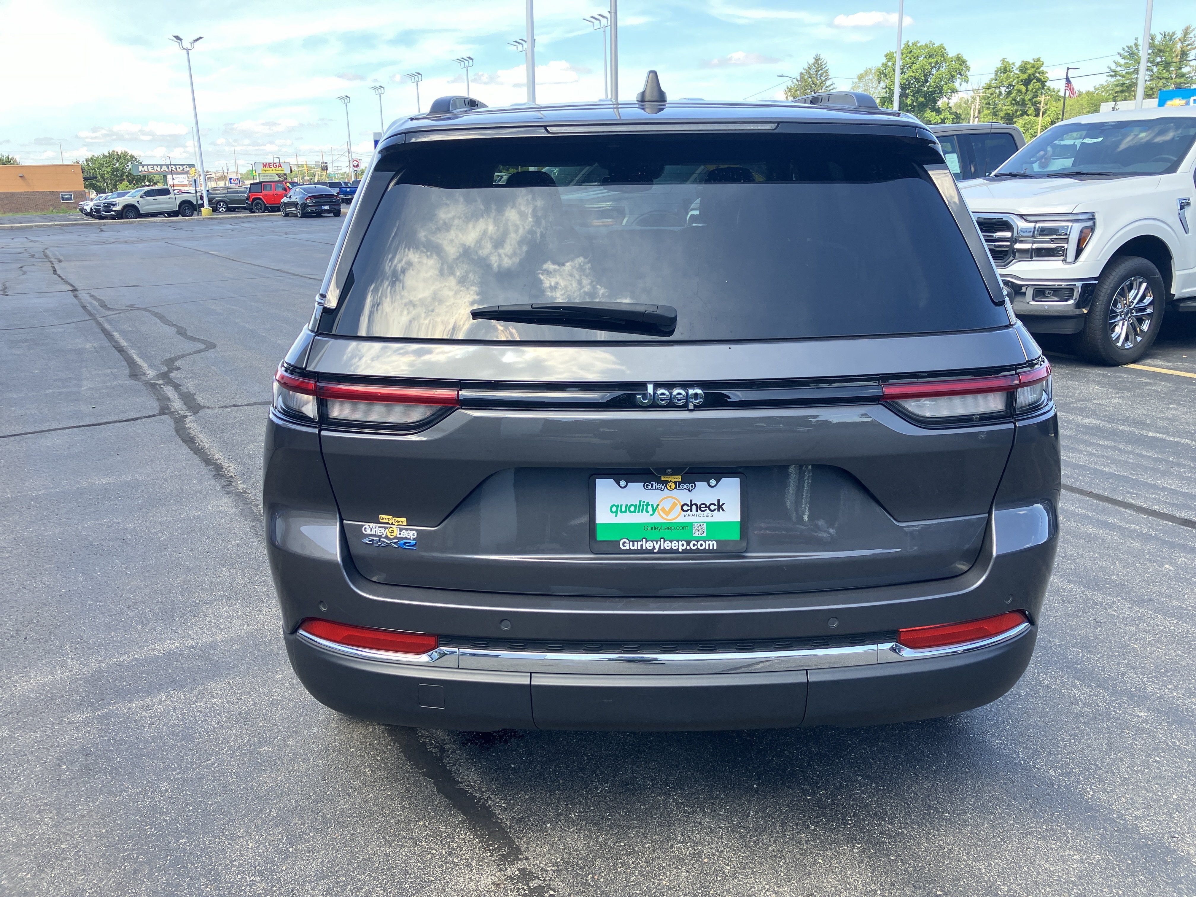 Used 2023 Jeep Grand Cherokee 4WD 4xe image 6