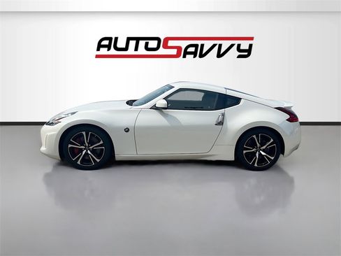 Used 2018 Nissan 370Z w/ Sport Package image 4