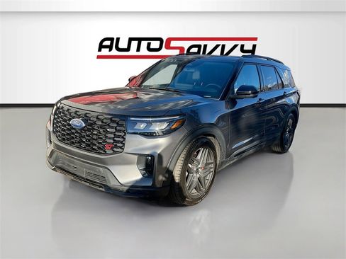 Used 2025 Ford Explorer ST image 3
