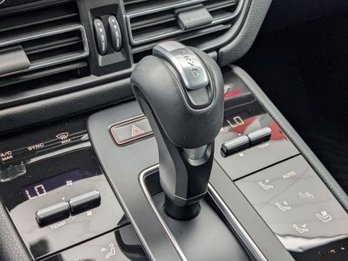 Certified 2025 Porsche Macan image 20