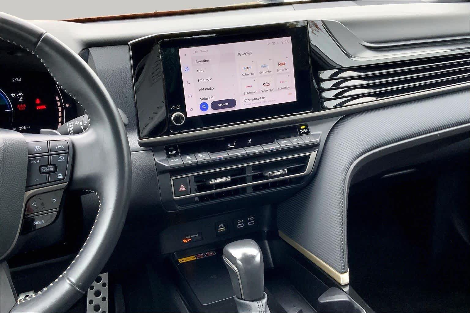 Used 2025 Toyota Camry SE FWD image 6