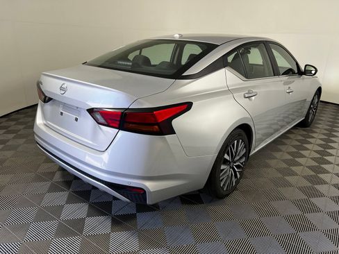 Used 2025 Nissan Altima 2.5 SV FWD image 5