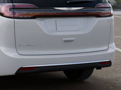New 2026 Chrysler Pacifica Select FWD image 16
