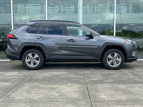 Used 2024 Toyota RAV4 XLE AWD/4WD image 2