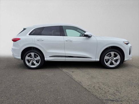 Certified 2025 Audi Q5 Premium w/ Premium Plus AWD/4WD image 4