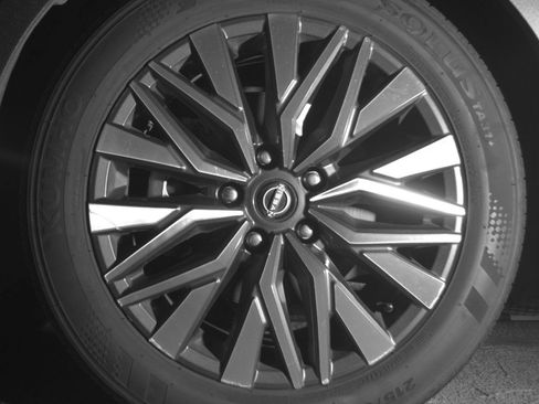 Used 2025 Nissan Altima 2.5 SV FWD image 15