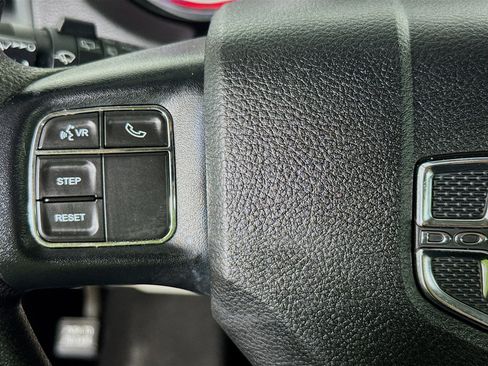 Used 2018 Dodge Grand Caravan SE w/ UConnect Hands-Free Group FWD image 11