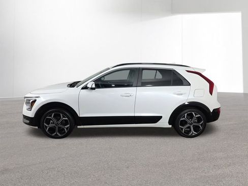Certified 2025 Kia Niro EX Touring image 16