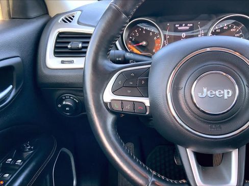 Used 2019 Jeep Compass Latitude w/ Cold Weather Group AWD/4WD image 23