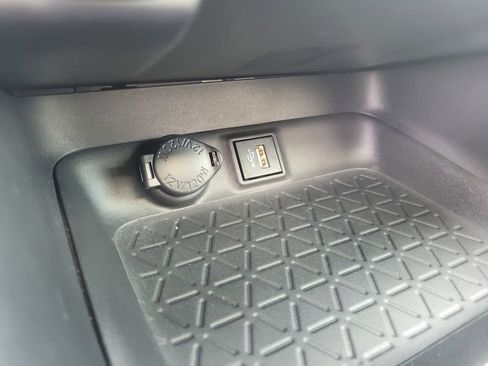 Used 2023 Toyota RAV4 XLE Premium image 22