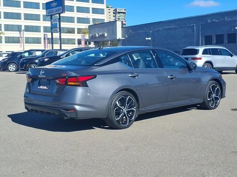 Used 2024 Nissan Altima 2.5 SR FWD image 3