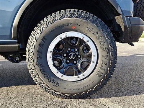 New 2025 Ford Bronco Badlands image 5