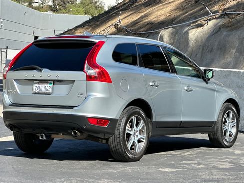 Used 2013 Volvo XC60 T6 Platinum Sport Utility 4D AWD/4WD image 4