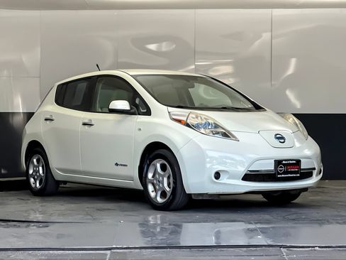 Used 2012 Nissan Leaf SV FWD image 1