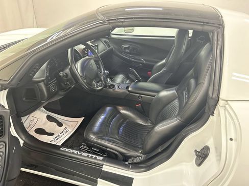 Used 2000 Chevrolet Corvette Coupe w/ Memory Pkg RWD image 9