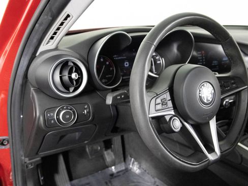 Used 2018 Alfa Romeo Giulia Base w/ Nero Edizione image 33