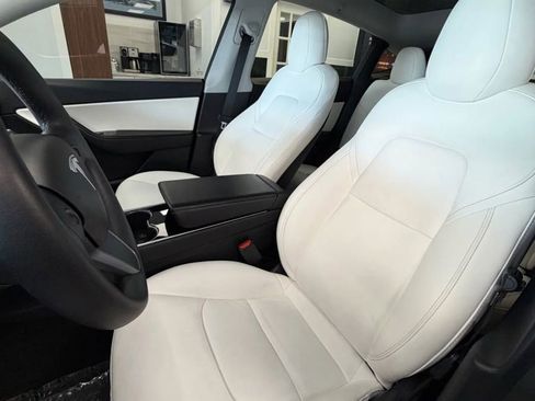 Used 2020 Tesla Model Y Long Range image 14