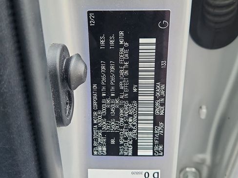 Used 2022 Toyota 4Runner SR5 Premium w/ Moonroof Package AWD/4WD image 17
