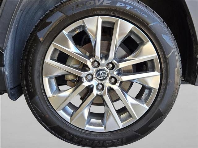 Used 2021 Toyota RAV4 XLE Premium AWD/4WD image 20