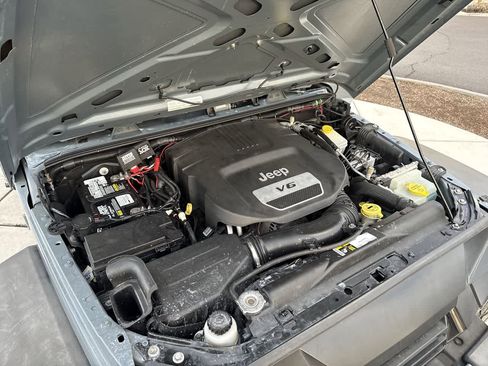 Used 2015 Jeep Wrangler Unlimited Sport image 7