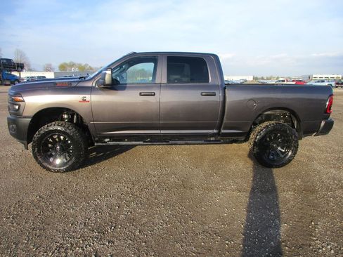 New 2026 RAM 2500 Tradesman AWD/4WD image 7