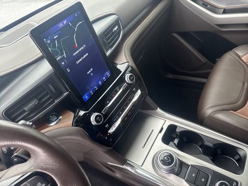 Certified 2021 Ford Explorer King Ranch w/ Premium Technology Package image 14