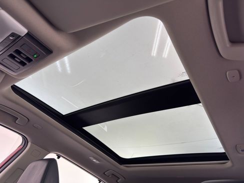 Used 2022 Nissan Rogue SV w/ SV Premium Package image 11